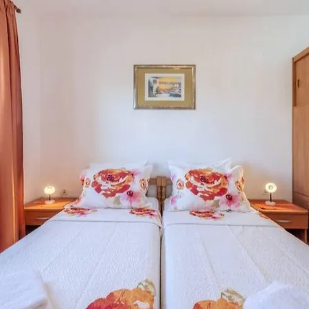 Enjoy In At Peaceful 2br زادار